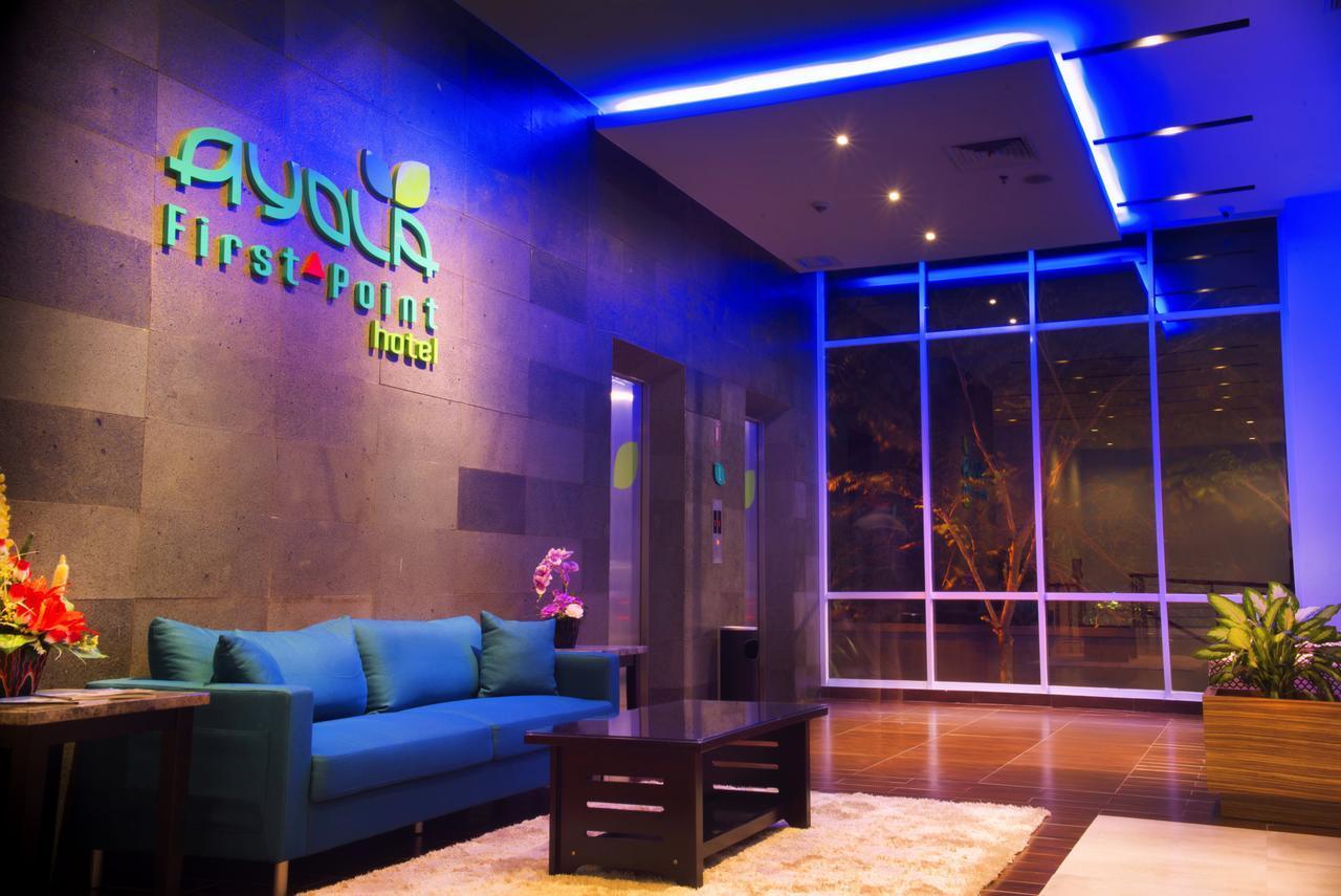Ayola First Point Hotel Pekanbaru Exterior photo