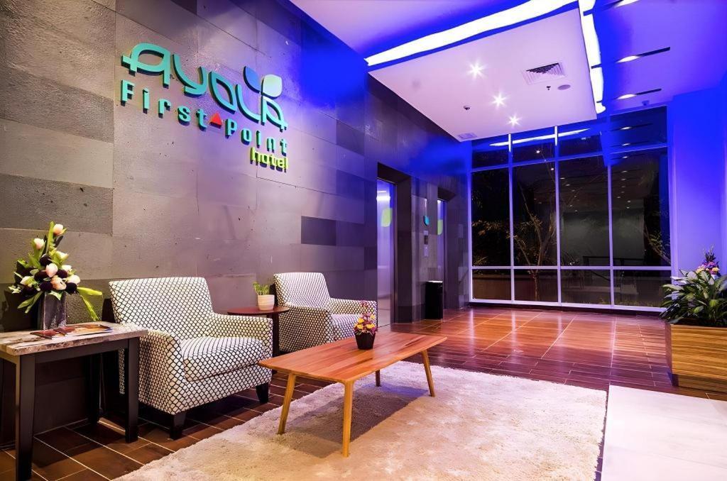 Ayola First Point Hotel Pekanbaru Exterior photo