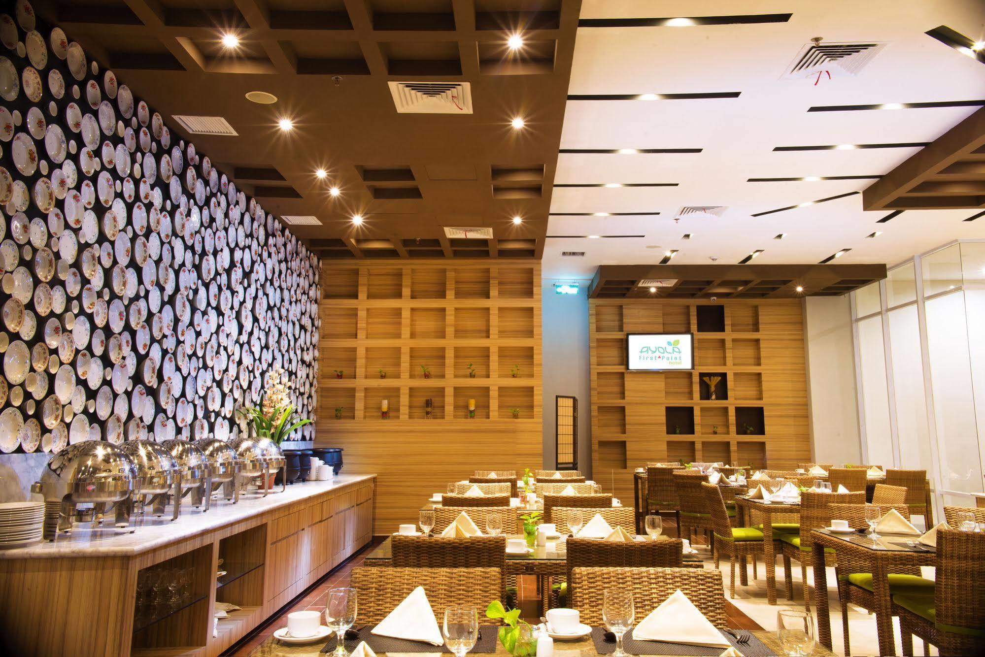 Ayola First Point Hotel Pekanbaru Exterior photo