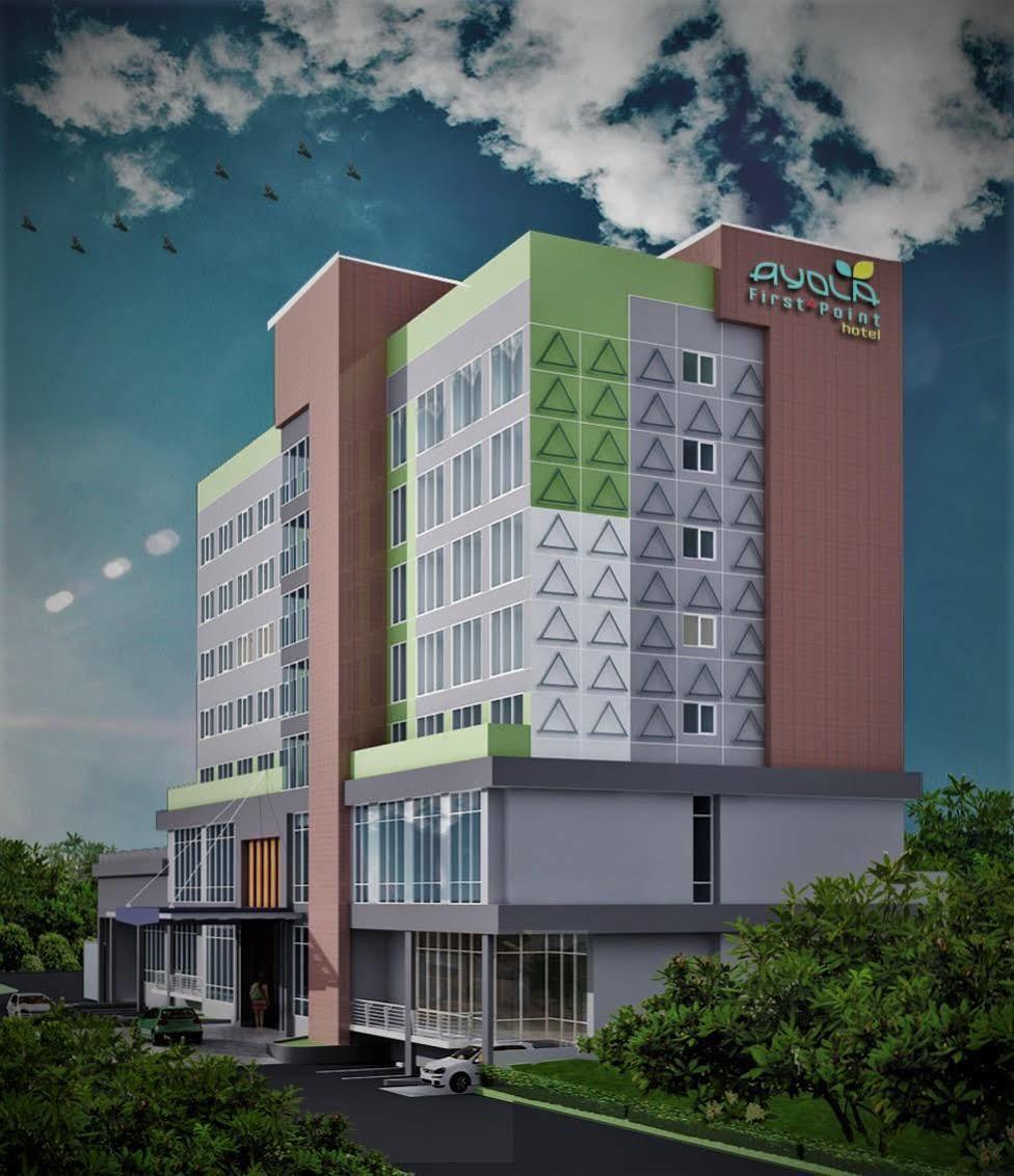 Ayola First Point Hotel Pekanbaru Exterior photo